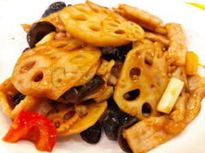 Roots of the sacred lotus, an invasive plant in the Midwest, are stir-fried with soy sauce, peppers, and wood ear mushrooms. Photo by Luoywo Huandgaum on Wikimedia Commons.