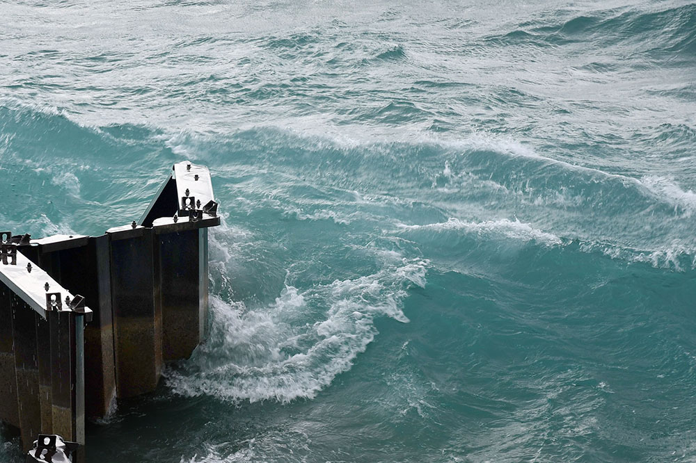 New guide to help Michigan communities address shoreline armoring along coastline